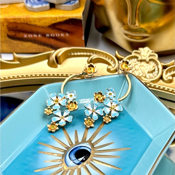 🆕 OSCAR DE LA RENTA🧿 NWOT Blue Forget-Me-Not Hand Painted Flower Drop Earring - Picture 8 of 15